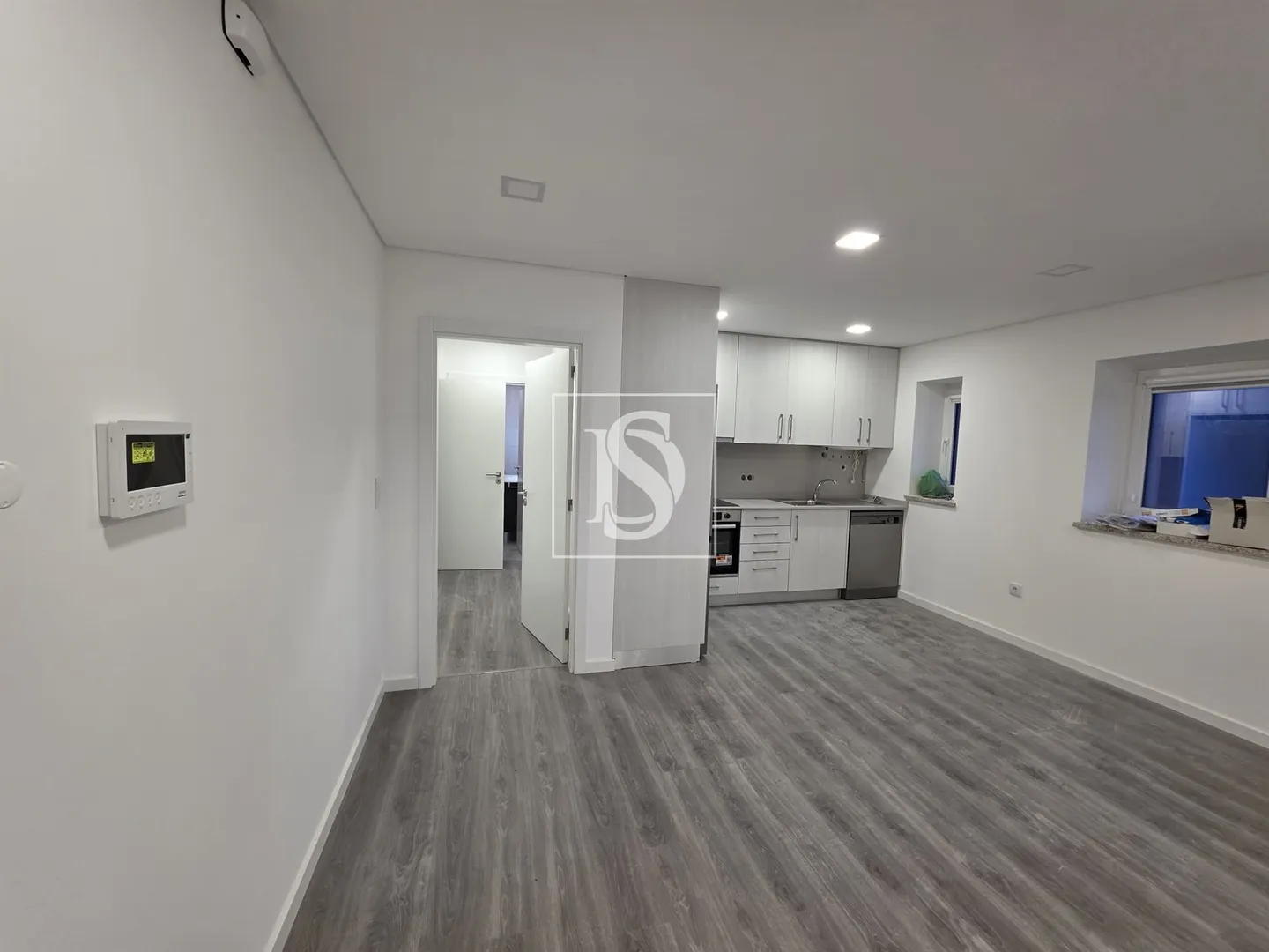 Apartamento T1 renovado, no Botulho