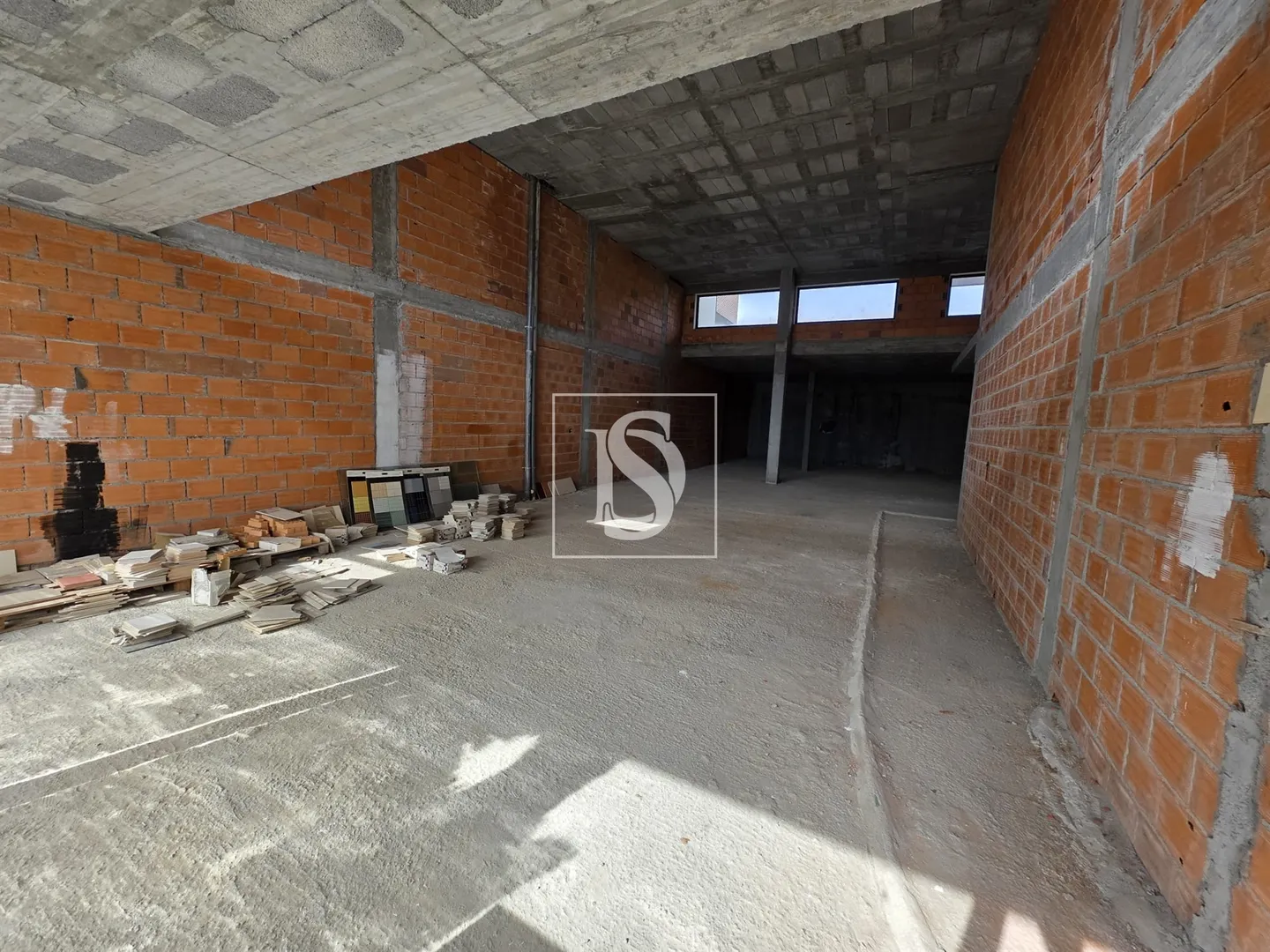 Espaço comercial com 205m2 em ValRio, Viseu