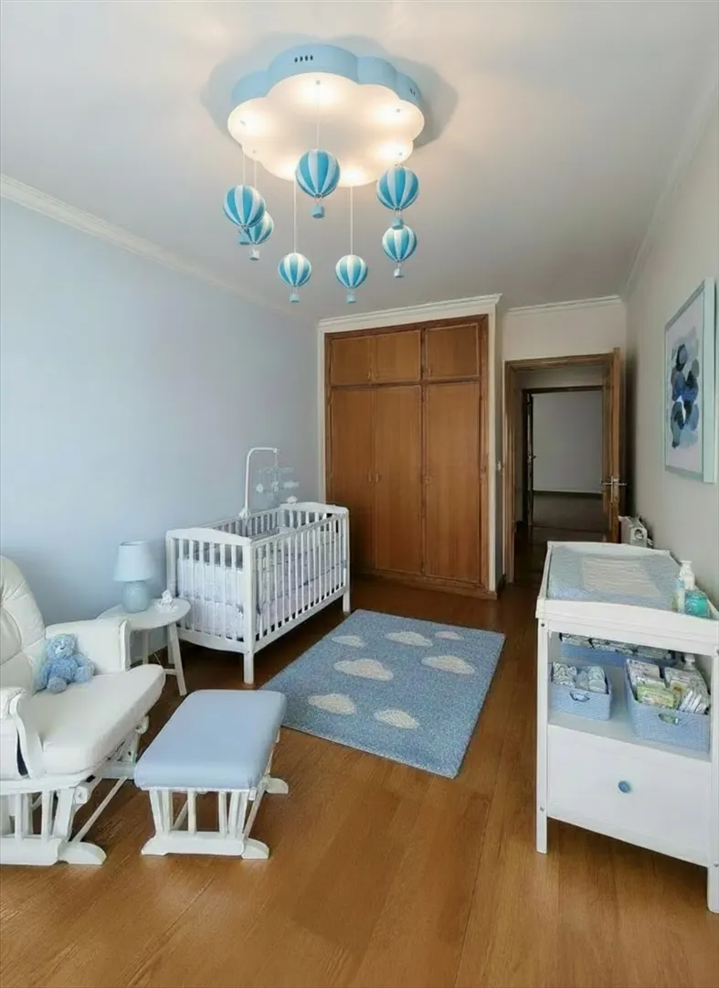 Apartamento T4 com Varanda e Garagem no Prior Velho