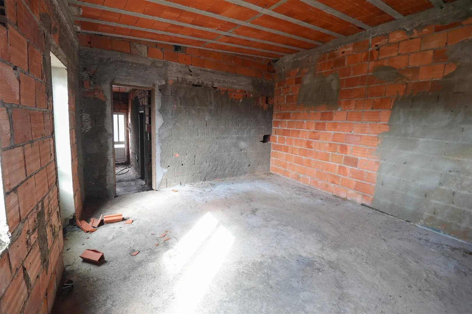 Moradia para Restaurar T9