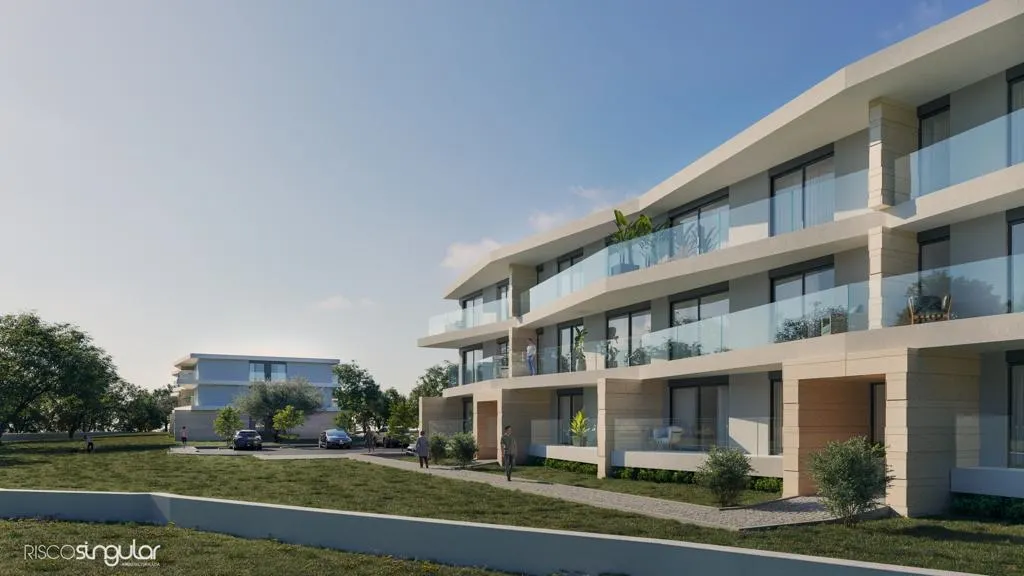 Apartamento T3 em fase de construção, c/ 3 frentes e garagem fechada