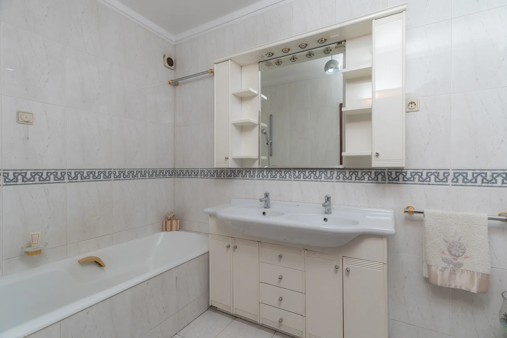 Moradia T6, RENOVADA, junto ao Centro da Cidade