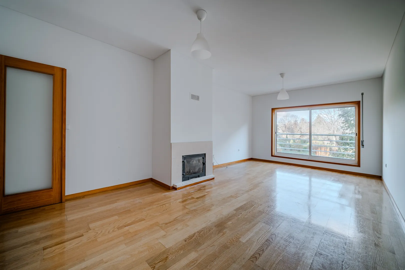 Apartamento T3 c/ garagem, inserido em condomínio c/ piscina