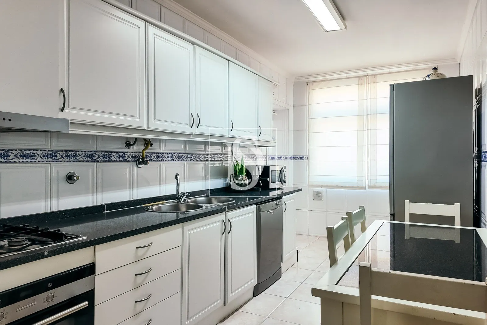 Apartamento T3 no centro de Vila Verde, com garagem fechada e duas frentes