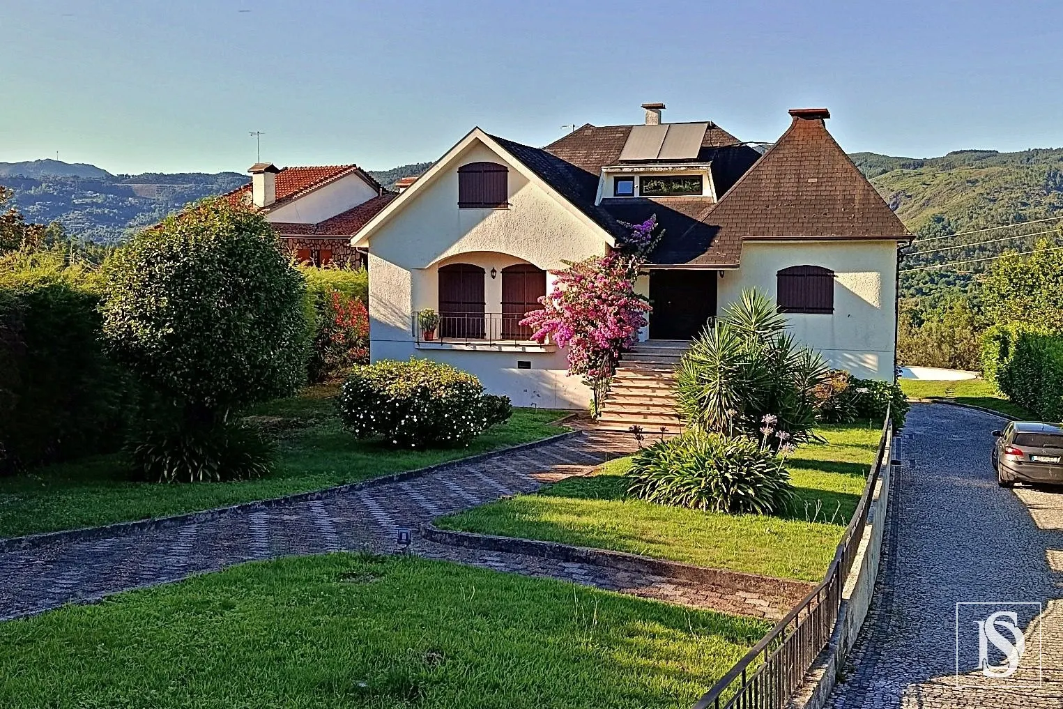 Moradia T6 com Piscina, Picadeiro e Terreno com Possibilidade de Construção