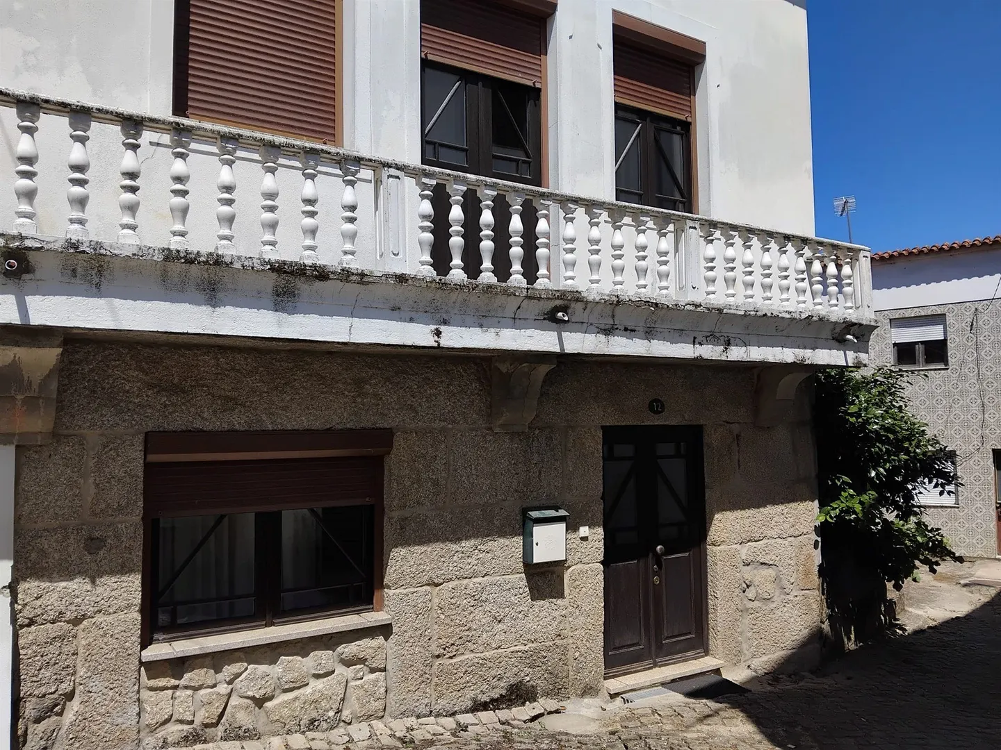 Moradia de Grande Dimensão com Potencial Habitacional, Turístico e de Investimento Colmeal da Torre