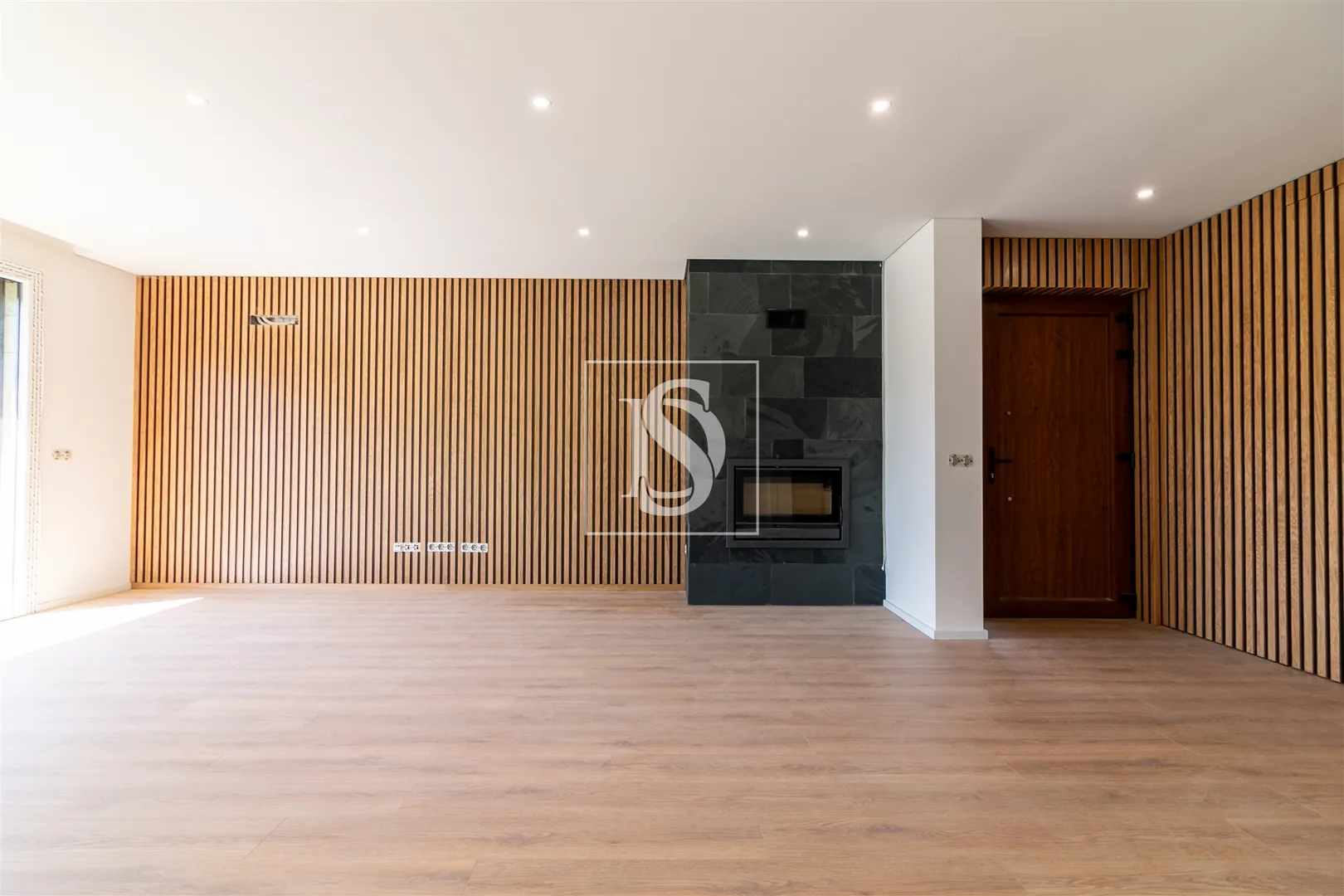 Moradia Geminada T4 com 2 Suites em Palmeira, Braga