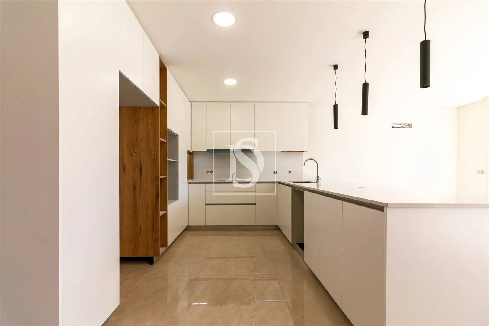 Moradia Geminada T4 com 2 Suites em Palmeira, Braga
