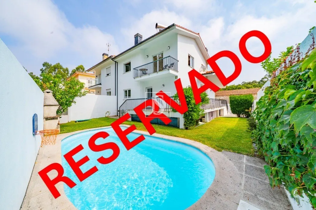 Moradia T4 com piscina nas Marinhas | Esposende
