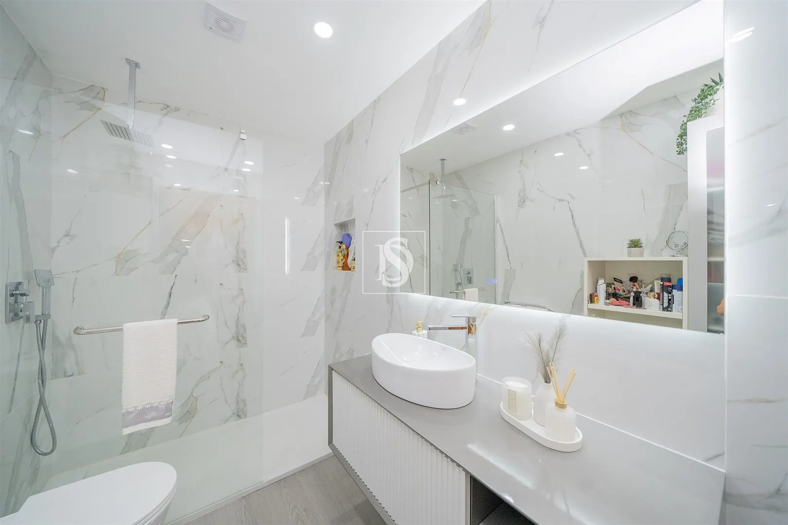 T2+1, Remodelado, com Garagem Fechada, a 1,2 km da Praia — Vila do Conde