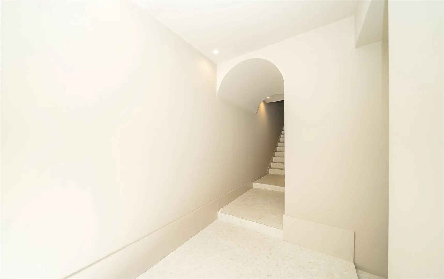 Apartamento T1 com Logradouro | Novo | Equipado e Mobilado | Zona Matosinhos sul