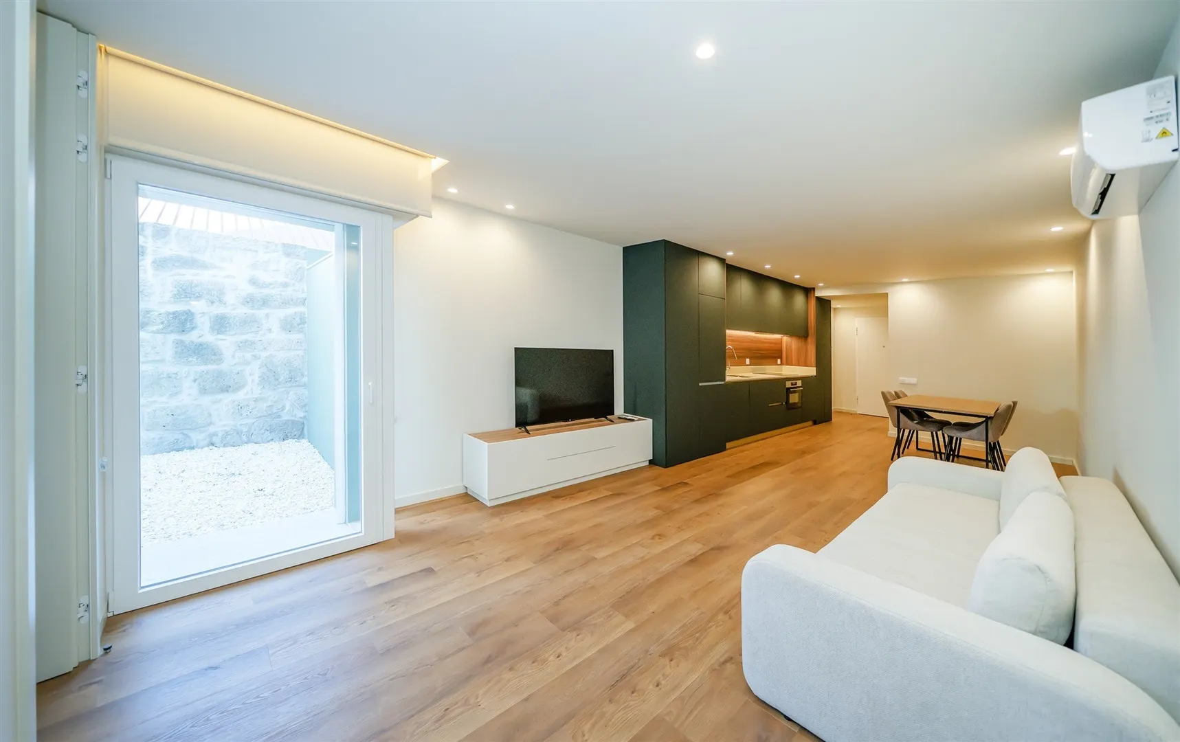 Apartamento T1 com Logradouro | Novo | Equipado e Mobilado | Zona Matosinhos sul