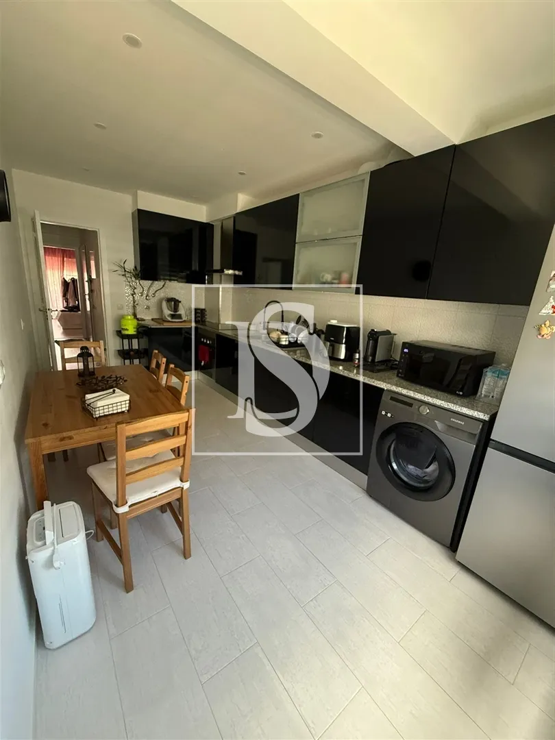Apartamento T2 Remodelado com Varanda, Marquise e Arrecadação