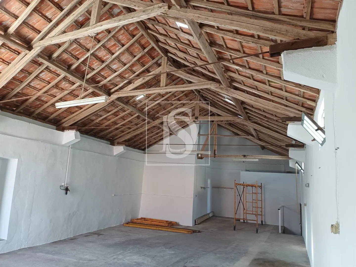 Armazém 125 m² para Arrendamento em Lamas, Cadaval | 460 €