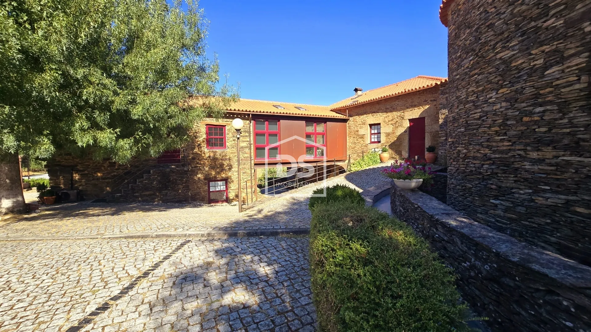 Residential >=10 Bedroom