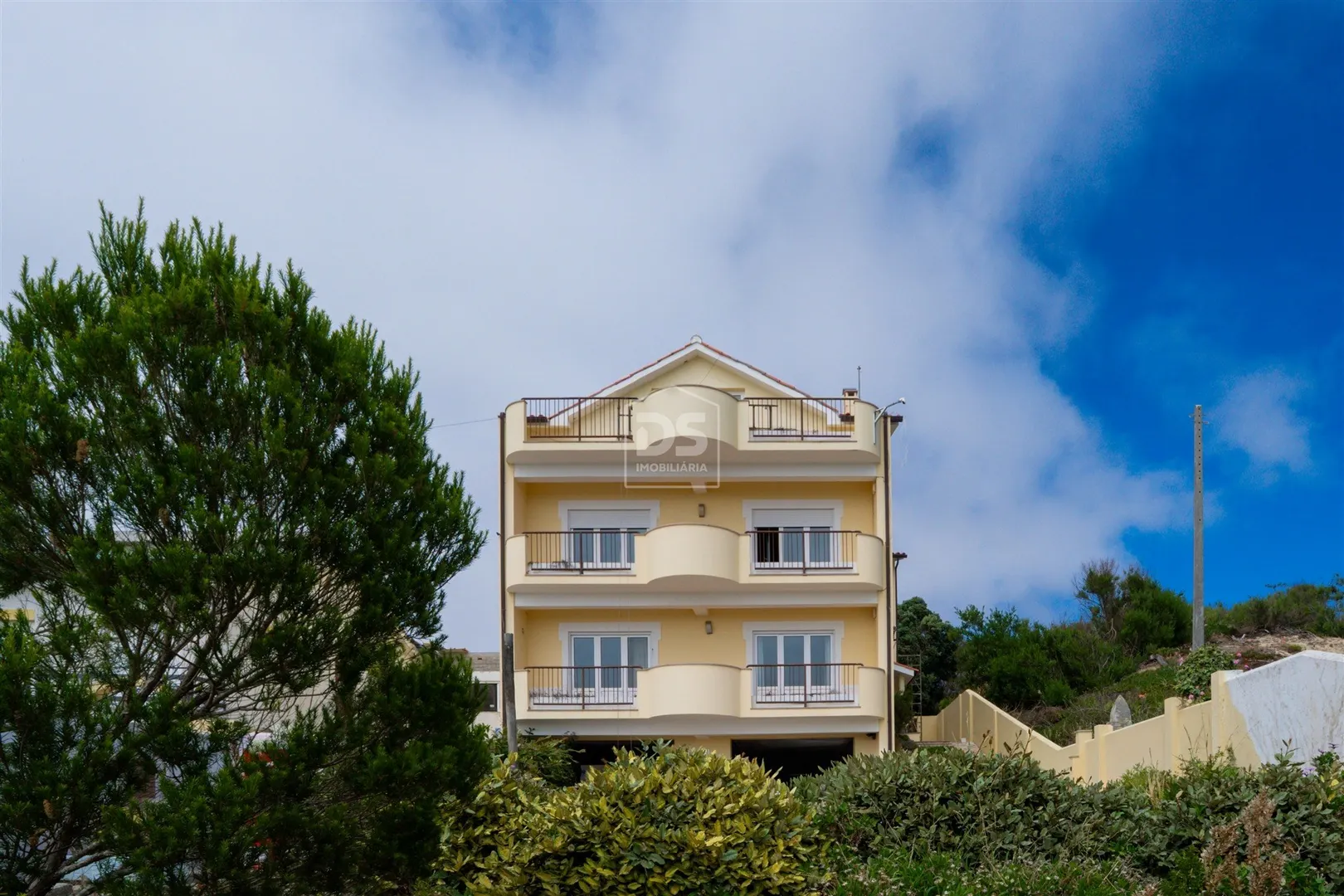 Exclusive Seafront Property with Swimming Pool and Panoramic Views | Paredes da Vitória