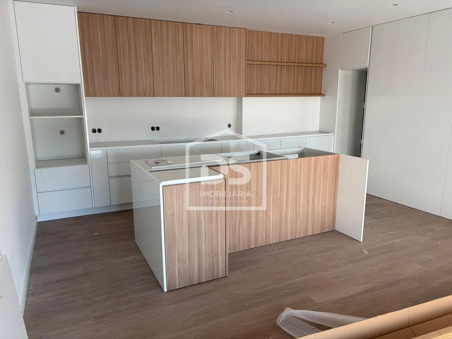 Moradia Geminada T3+1 Moderna