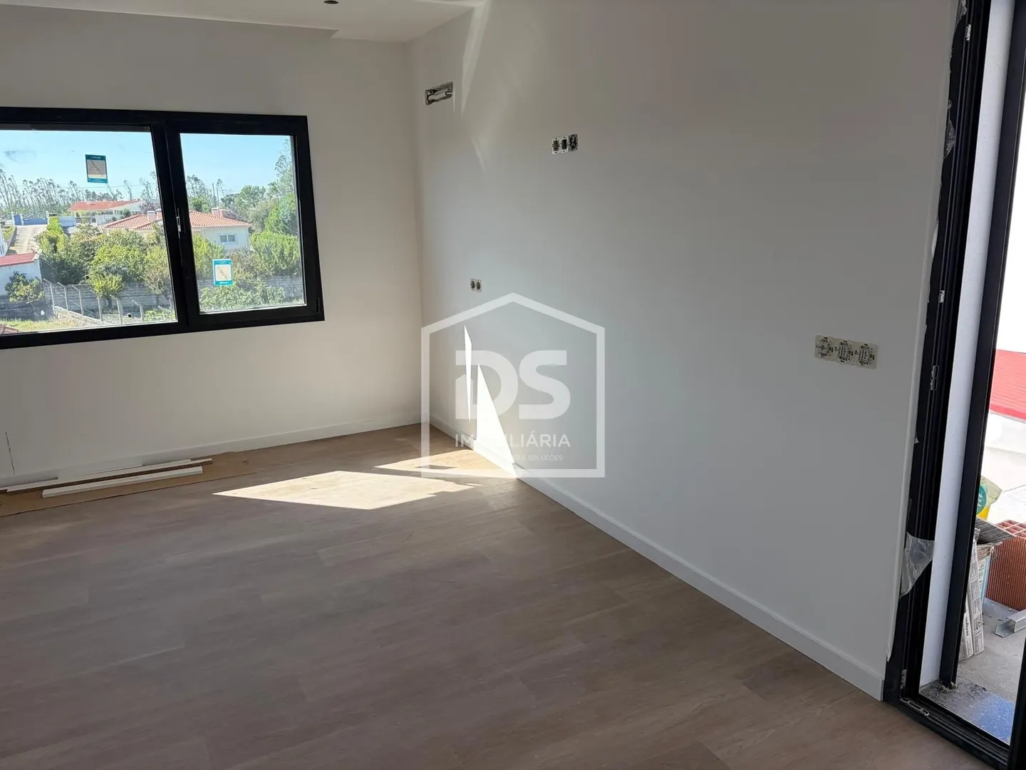 Moradia Geminada T3+1 Moderna