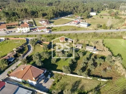 Ruína num terreno com 181 m² em Albergaria, Marinha Grande