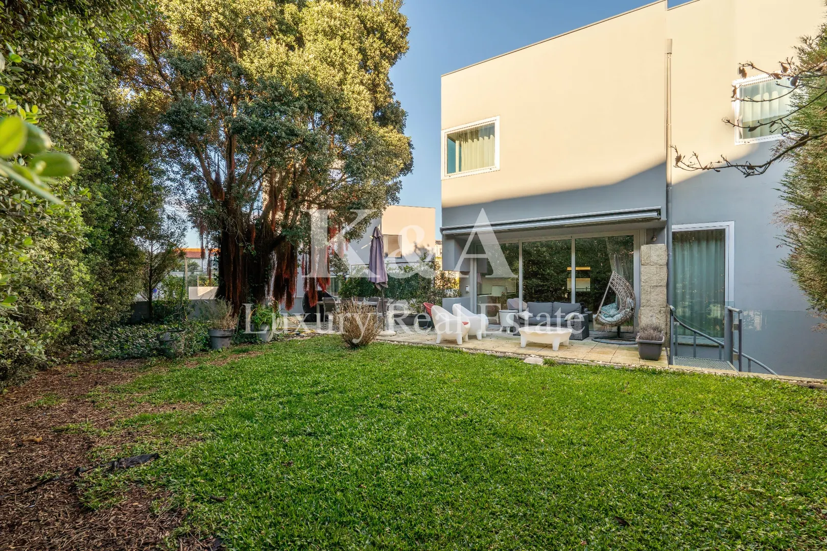 4-Bedroom House near Parque da Cidade