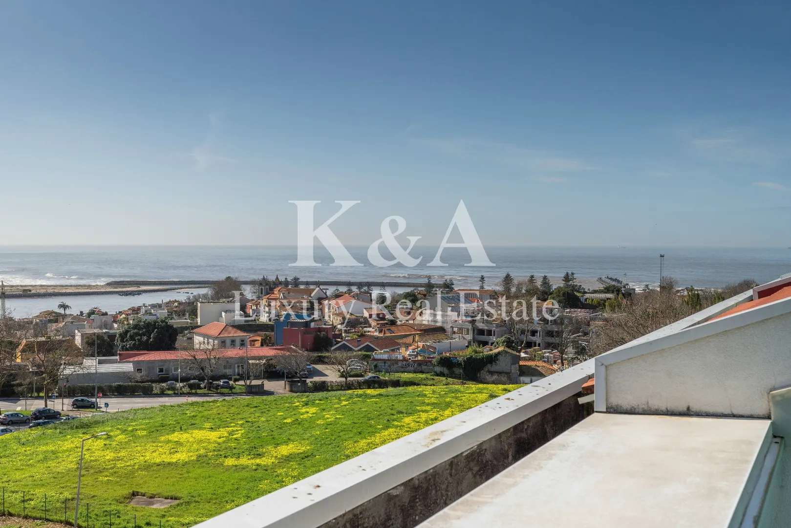 4-Bedroom Duplex Apartment in Foz.