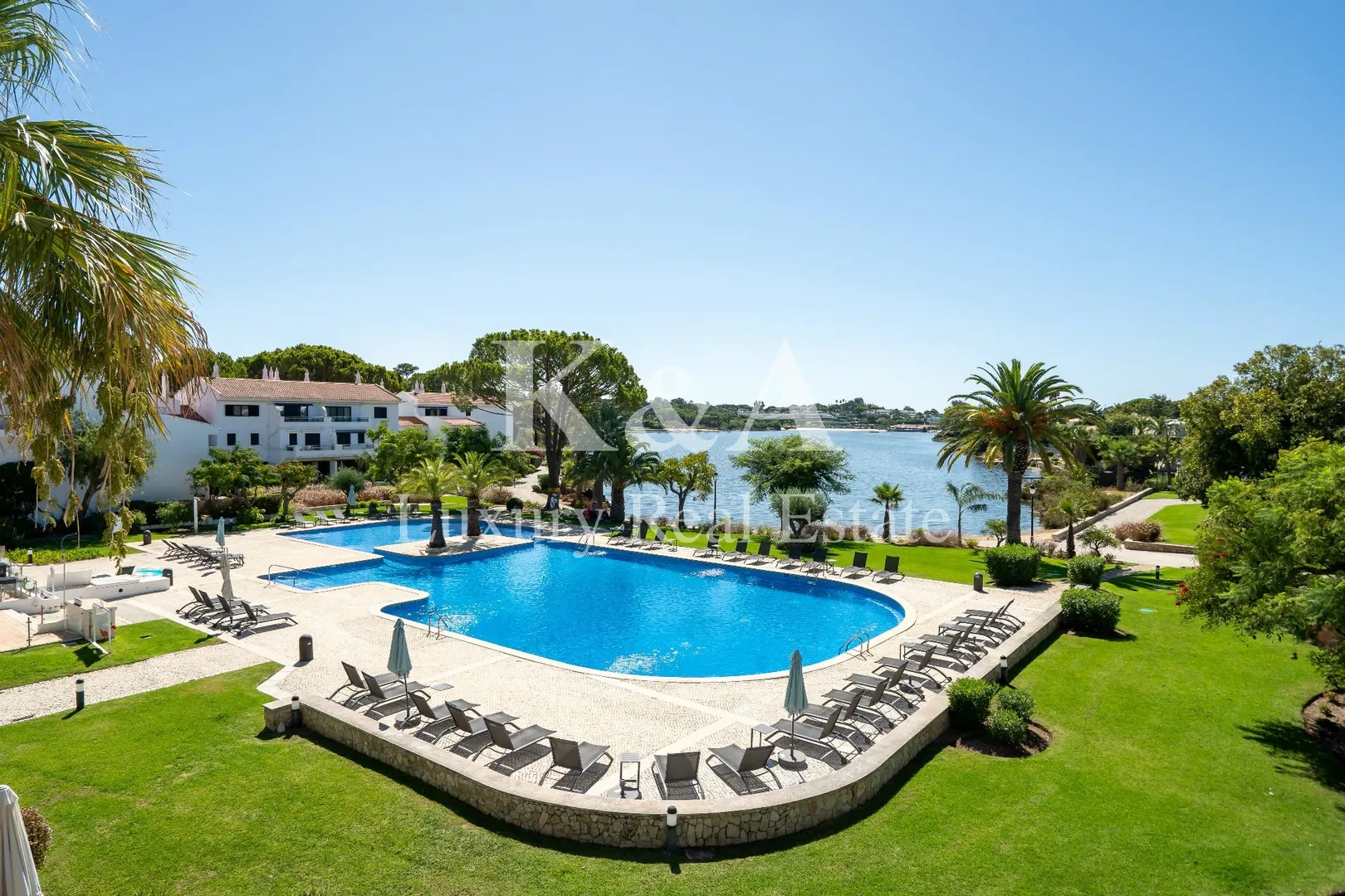 Panoramic Lake Front 2 Bedroom Apartment in Quinta do Lago.