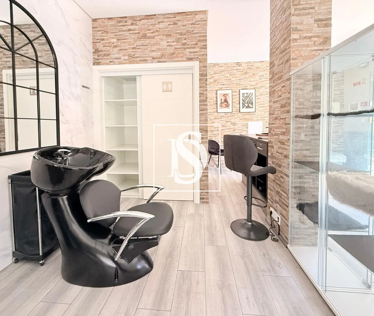 Loja de Estética totalmente equipada, um espaço moderno da cabeça aos pés