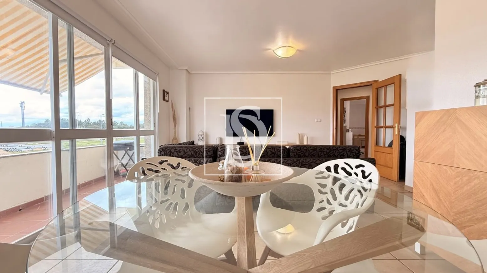 Apartamento T3 Renovado com Parqueamento em Alhos Vedros