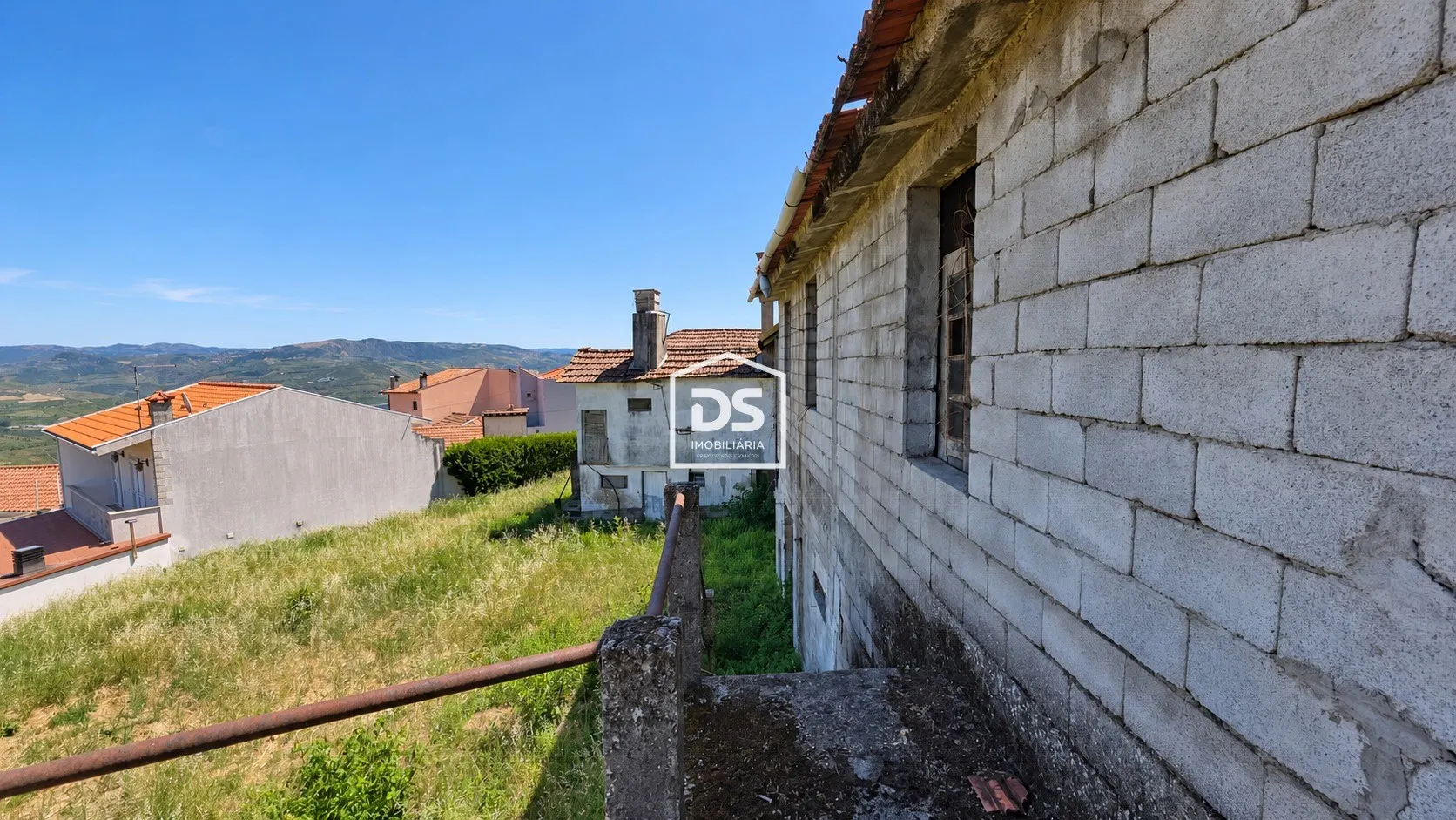 Detached house to restore