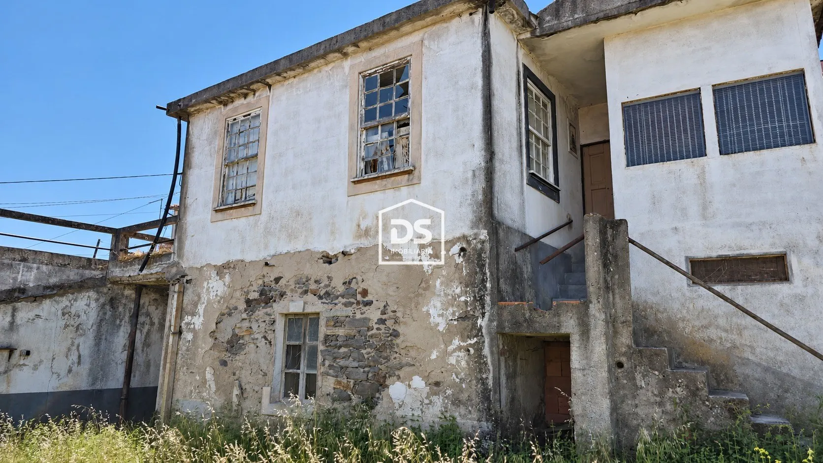 Detached house to restore