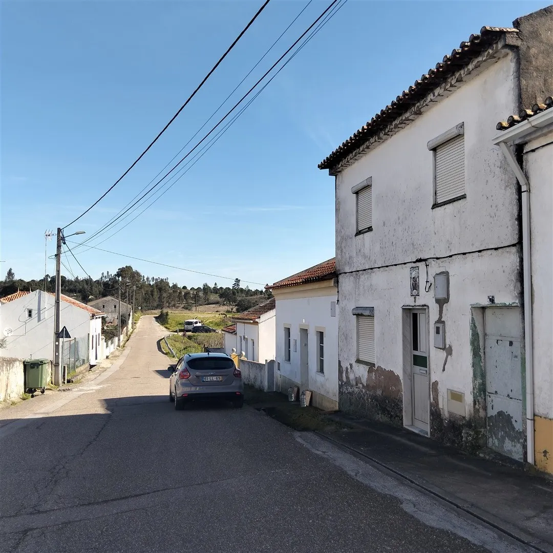 Moradia  T5 para Restaurar, na Comenda, Gavão
