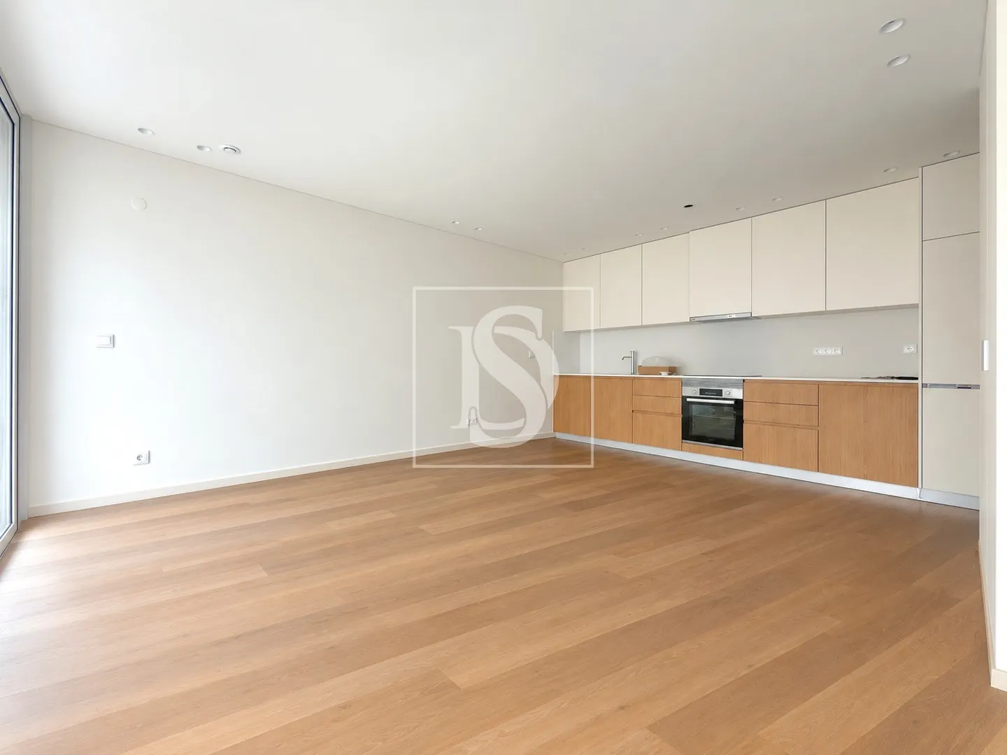 Apartamento T3 em Darque - Novo, c/Garagem e elevador