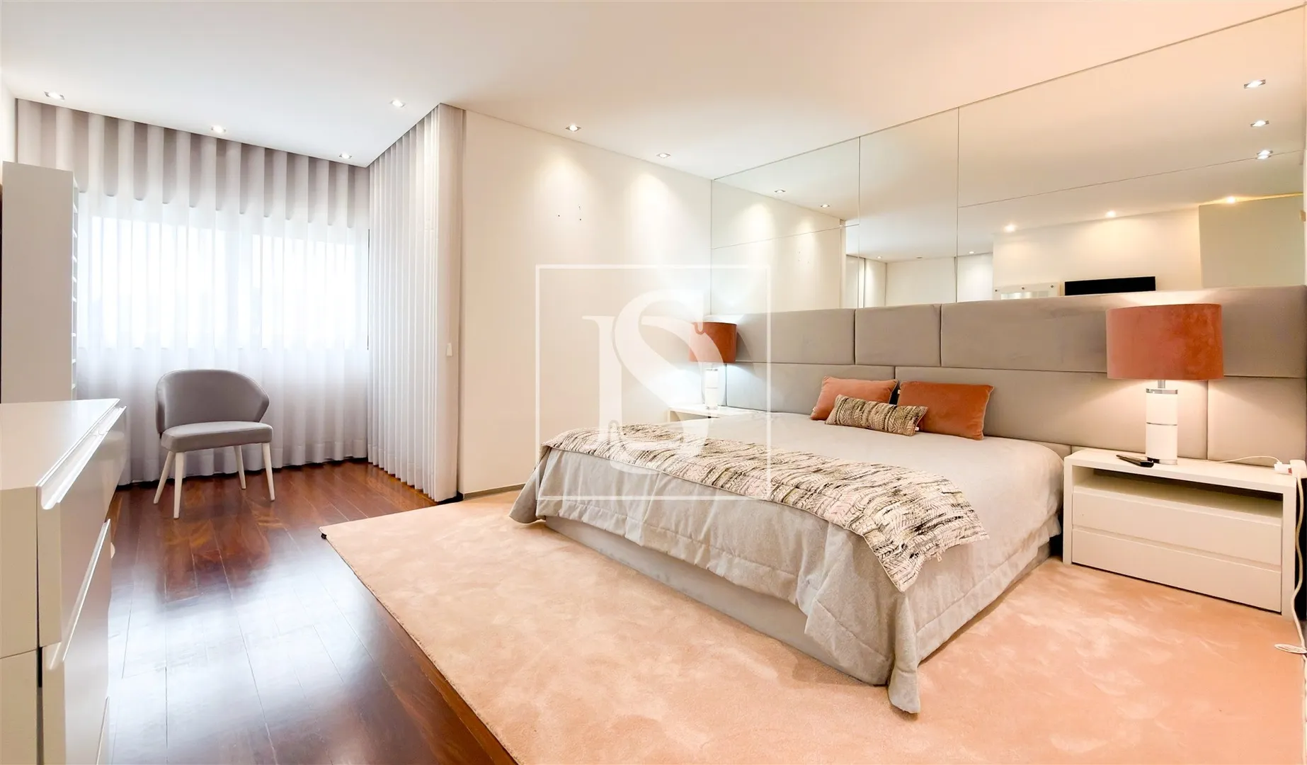 House T4