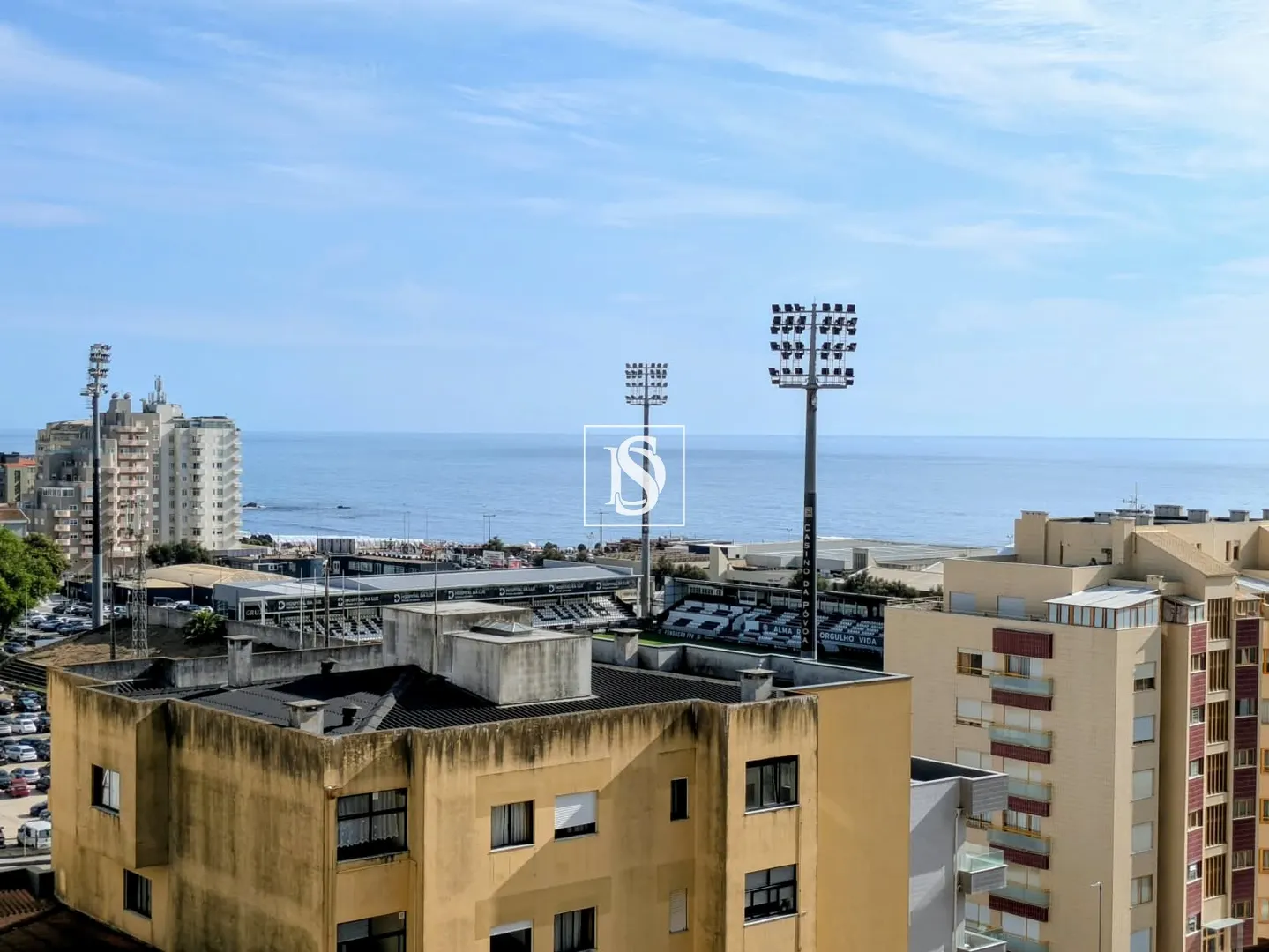 T1 Renovado a 70m da Praia com Vista Mar | Garagem fechada e AC