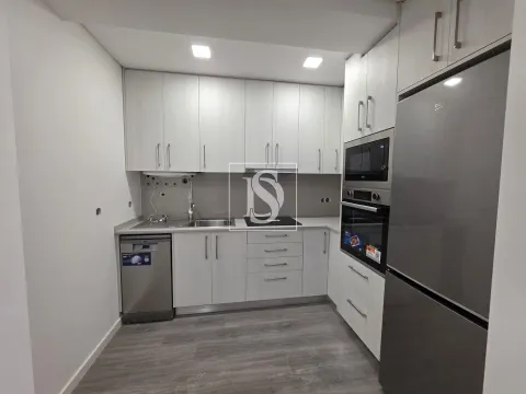 Apartamento T2 Renovado, no Botulho