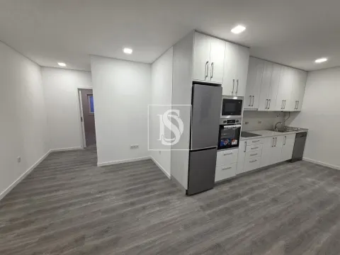 Apartamento renovado T2, no Botulho