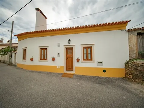 Moradia junto à Albufeira de Castelo Do Bode
