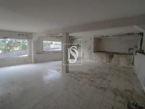 Moradia para Finalizar c/ Comércio e uma Grande Garagem - Moitas Venda