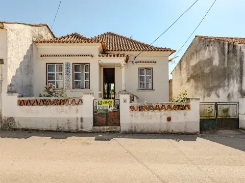 Moradia com o requinte de 1958 na União de Freguesias de Olaia e Paço