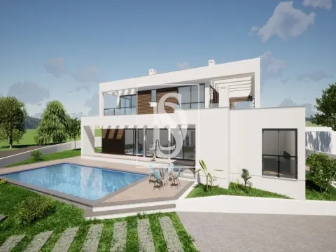 Moradia T3 com piscina/Nova a estrear/ Costa de Prata/Campo/€495.000