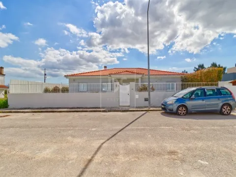 Moradia T4 Térrea com Jardim e Piscina | Quinta do Anjo – Palmela