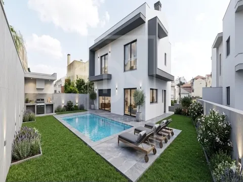 Moradia T4 com Piscina, Garagem 67 m² e Espaço Exterior – Santa Iria de Azóia