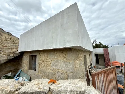 Elegância Atemporal: Moradia T3 térrea que Une o Clássico ao Moderno