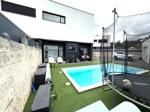 Moradia Geminada T5