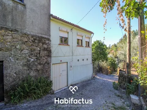 Maison dans village 4 Chambre(s)