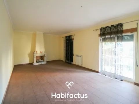 Moradia Geminada T4+1