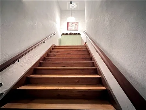 MORADIA EM ALCOROCHEL — RÉS-DO-CHÃO + 1º ANDAR | PRONTA A HABITAR | ESPAÇO COMERCIAL INDEPENDENTE