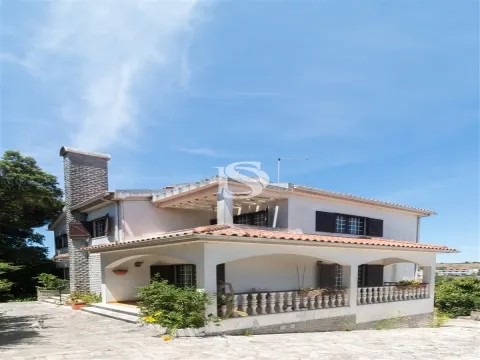 Vende-se Quinta com moradia T6 e terreno em Sintra/Lisboa