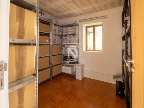Moradia para Restaurar T4+2