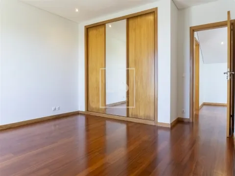 Moradia T4 com vista mar
